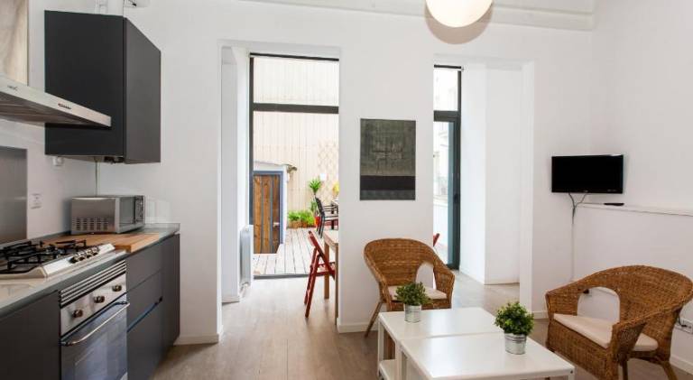 Holiday apartment with terrace | Close to Casa Milà | Perfect for remote work | Dogs allowed — photo 3