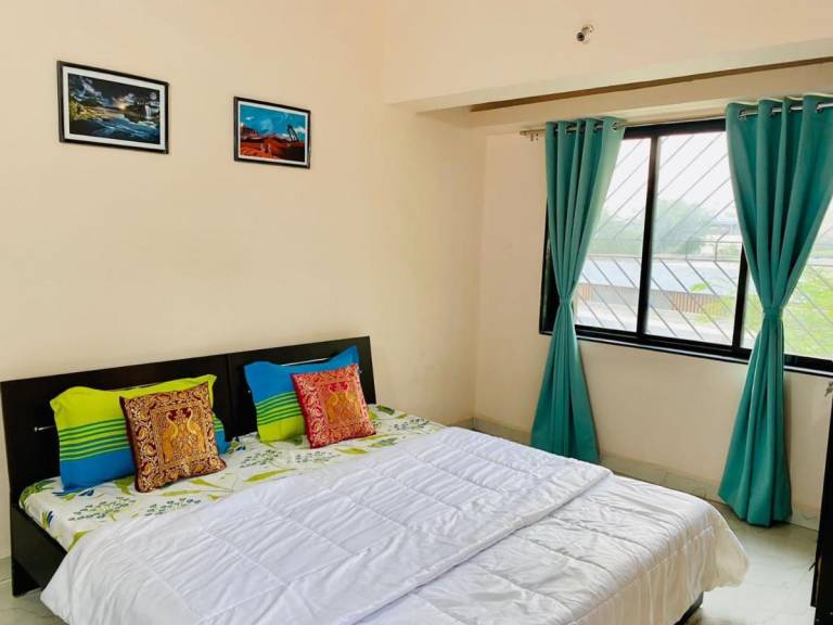 Simply Blissful- 3 bedrooms in Durga Kund with AC. in Tola