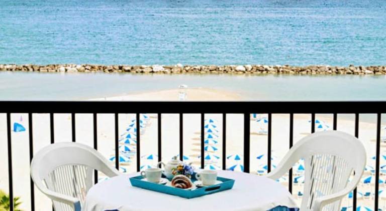 Serviced apartment with terrace | Next to the beach | Pets are welcome — photo 3