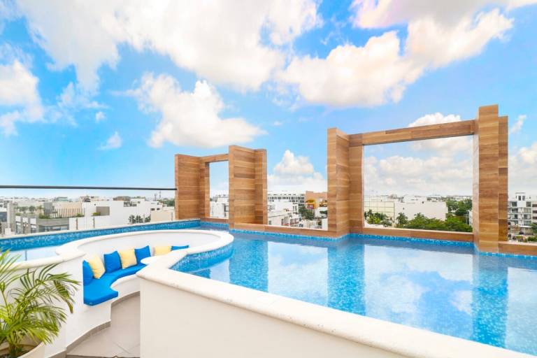 Charming Pet Friendly Studio with City Views