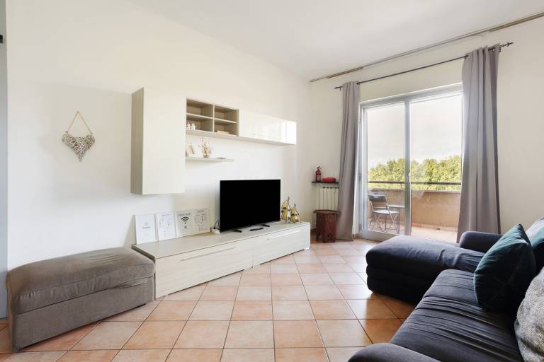 Apartment 'Burago Flat' with Balcony, Wi-Fi and Air Conditioning — photo 5