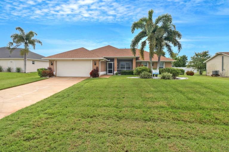 Child-friendly beautiful vacation home with private pool, jacuzzi & grill | Pet-friendly — photo 2