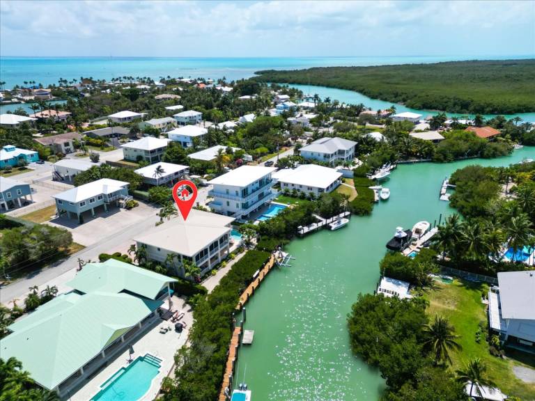 Angler & Ale Waterfront Pool Home, Hot Tub & 60' Dock! — photo 2