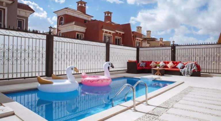 280 m&sup2; Villa