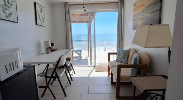 7 Beach Front Private Room — photo 2