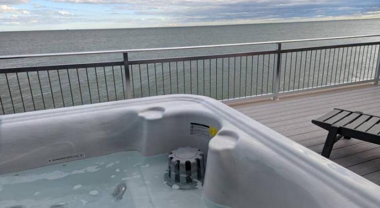 Bay Bliss - Private Beachfront Home with 180° Views & Hot Tub! — photo 4