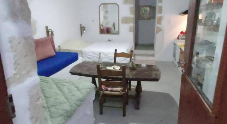 Holiday apartment with patio, yard & barbeque in Apokoronas