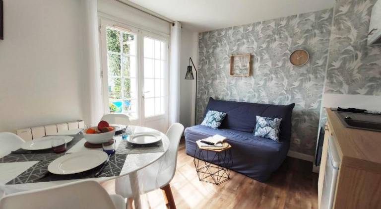 Apartment with 1 room for 4 persons in Royan