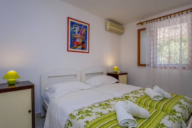 One bedroom apartment with terrace Nerezine, Lošinj (A-18734-a) — photo 5