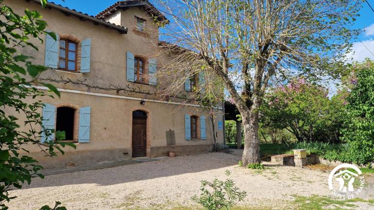 Gite with barbecue, yard & terrace — photo 4