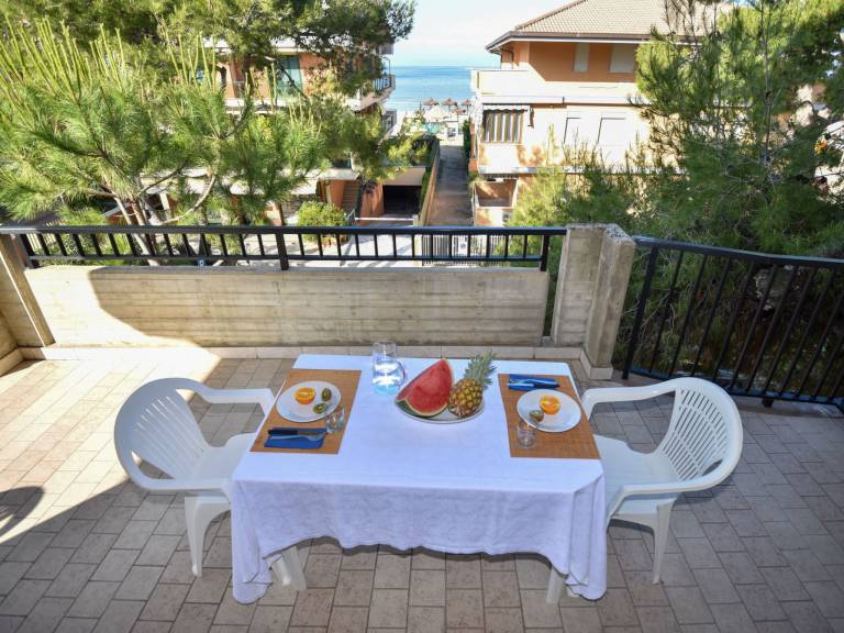 Holiday apartment with patio | Sea view — photo 3