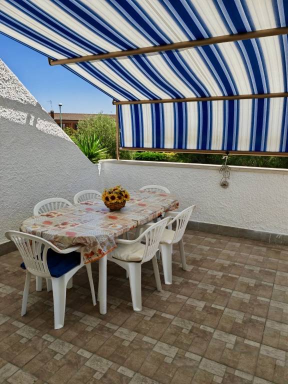 Villa with yard & patio | Garden view — photo 5
