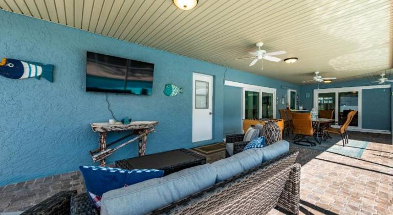 Vacation home with pool — photo 5