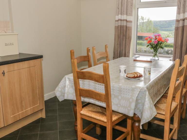 Children-friendly wonderful cottage with yard | Pets are welcome — photo 5