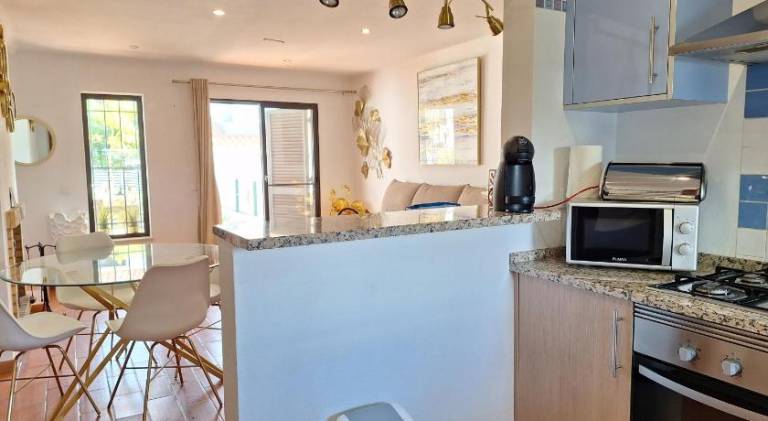 Fully equipped charming vacation home with yard, BBQ & pool | Dogs allowed — photo 2