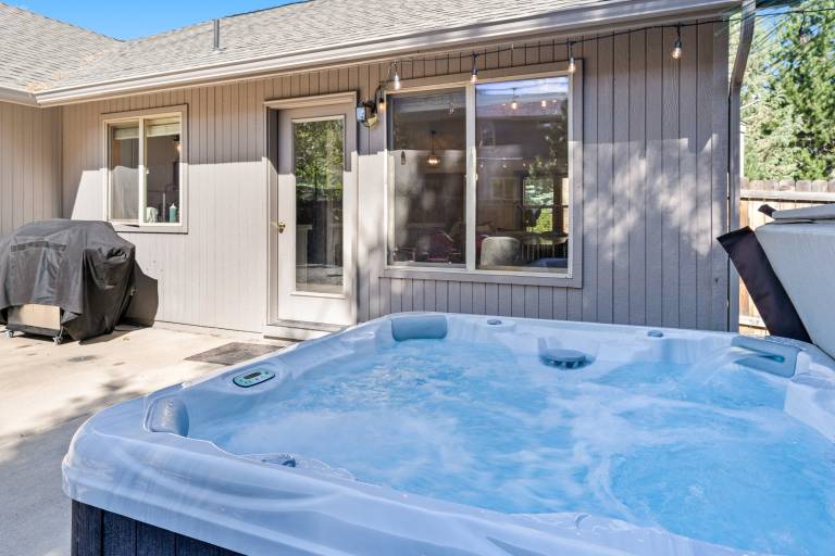 Quail Covey - Hot Tub, AC, Beautiful, Fully Fenced Yard, Close to Everything! — photo 4