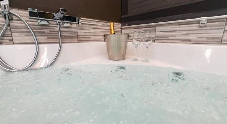 Apartment with jacuzzi in Aci Castello