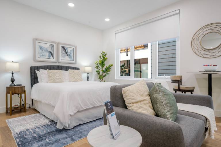HIC38404 Luxury Boston Landing Studio – Walk to MBTA & Rooftop Lounge in Somerville, MA