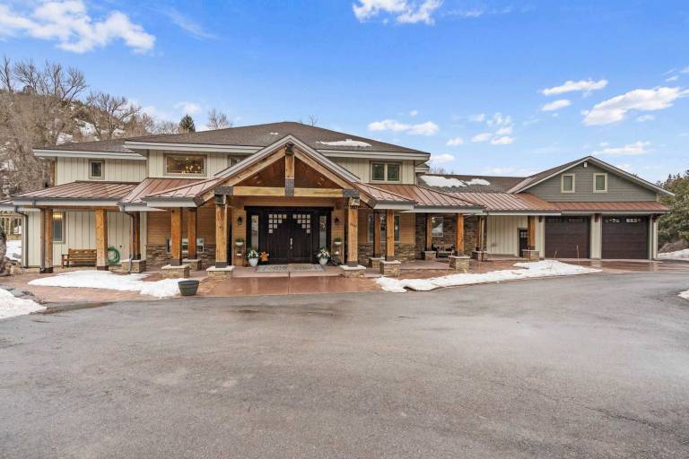 House  Timber Lakes