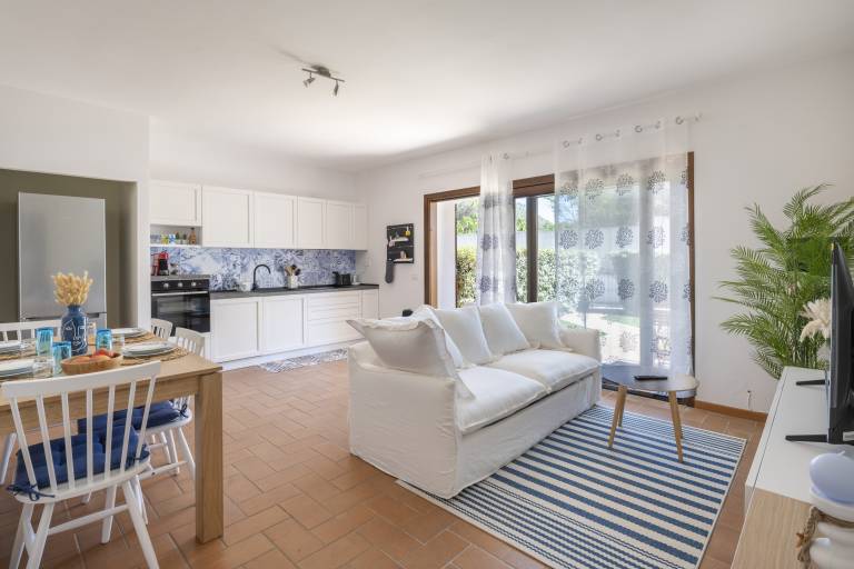Rental apartment with pool & yard — photo 4