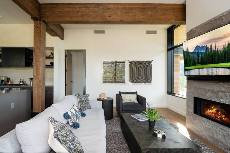 Condo with pool | Mountain view | Close to the ski | Pet-friendly — photo 3