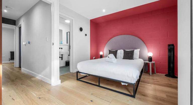 Luxury Canal St Villa with Free Parking — photo 2