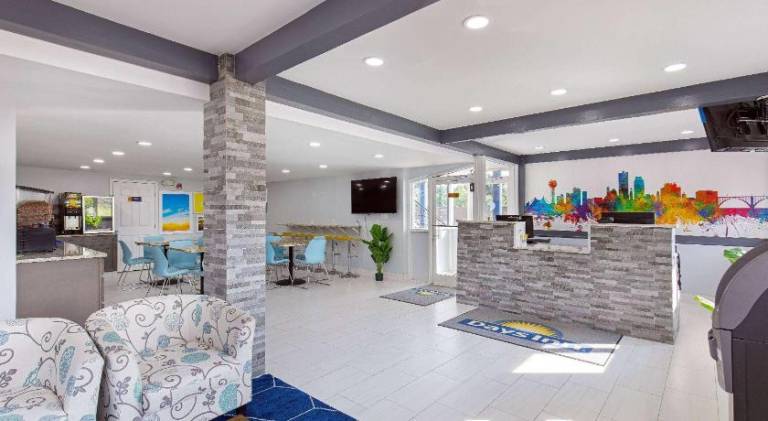 Days Inn by Wyndham Knoxville North — photo 4