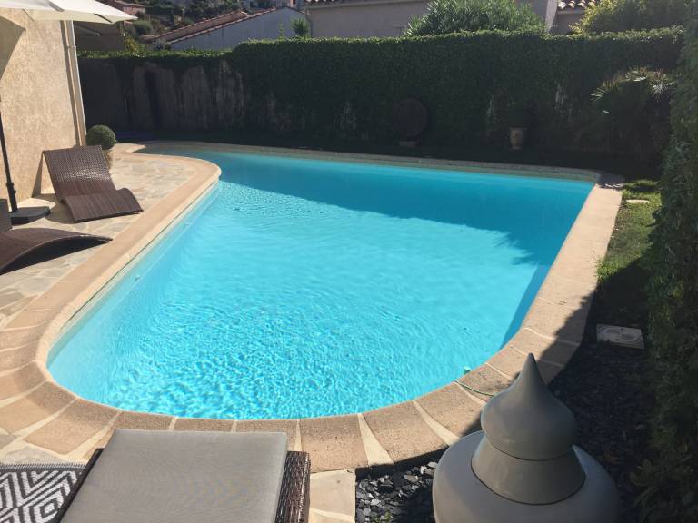 Child-friendly house with private pool, patio & garden | Garden view | Dogs allowed — photo 3