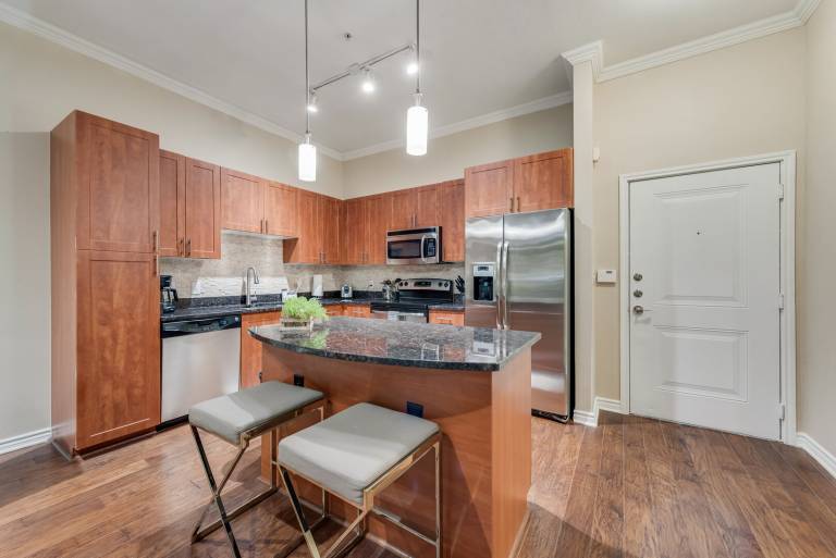 Apartment with private pool — photo 4