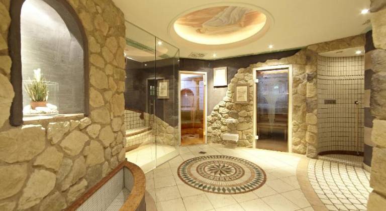 Staudacherhof in Garmisch-Partenkirchen I Blick aufs Zugspitzmassiv I einzigartige Bayurvida Kuche — photo 5