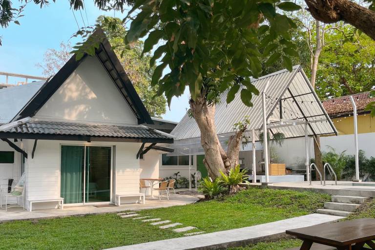 House with pool, barbecue & garden — photo 4
