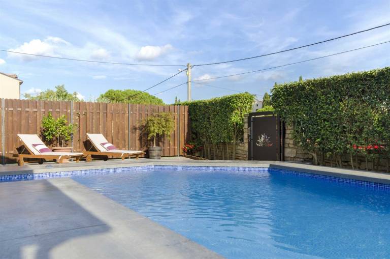 Villa with patio, garden & barbeque | Pool view — photo 3