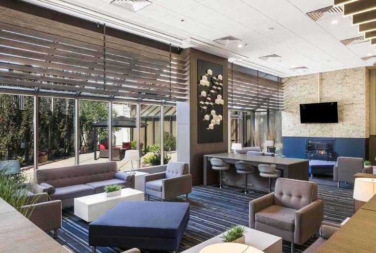 Best Western Premier Calgary Plaza Hotel & Conference Centre — photo 4