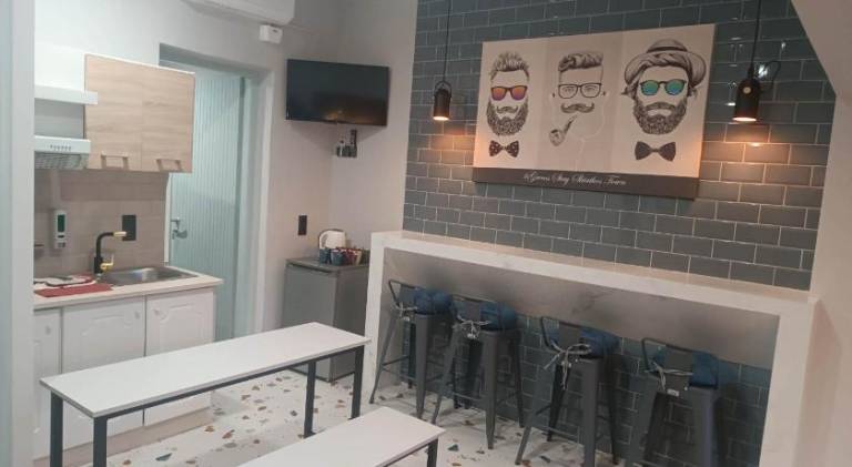 Serviced apartment with terrace & yard — photo 3