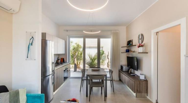 House with garden, jacuzzi & terrace | Beach nearby | Pets are welcome — photo 2