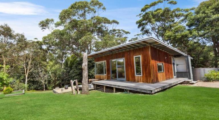 House Lake Tyers Beach