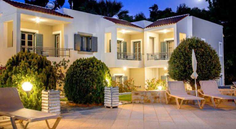Holiday apartment with pool, grill & yard in Hersonissos