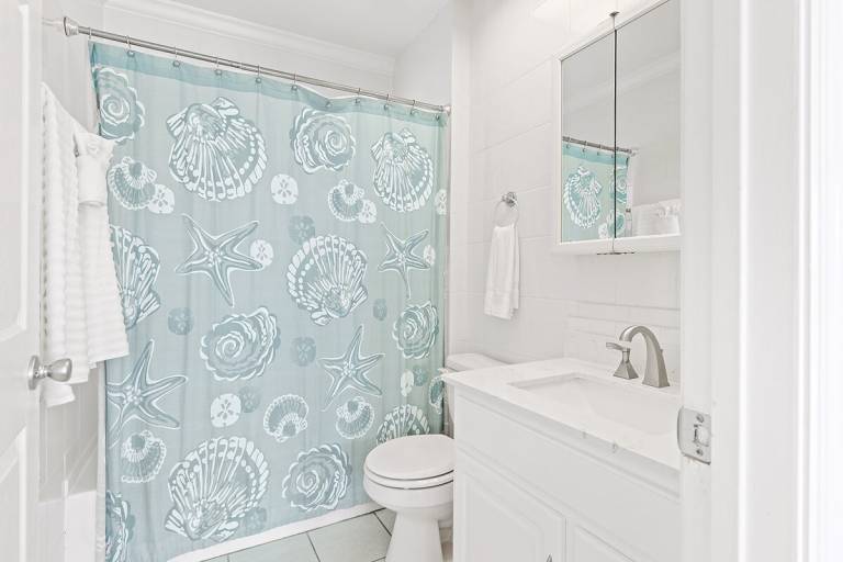Marlin Manor Waterfront Home 2min to Open Ocean! — photo 4