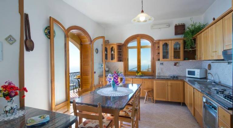 Vacation home with pool, BBQ & terrace — photo 4