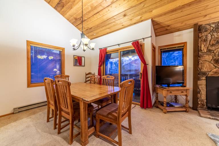 Snowcreek 1+Loft Corner, Upstairs, Mtn Views & WIFI, Apple TV — photo 4