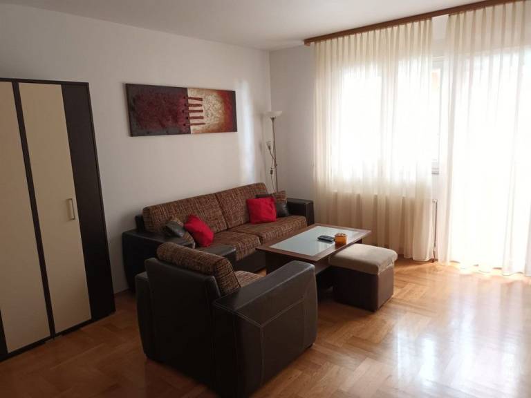 1 Zimmer Ferienwohnung mit Balkon Zagreb A 22231 a