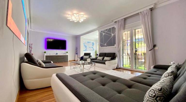 Villa with pool, terrace & barbecue in Marbella