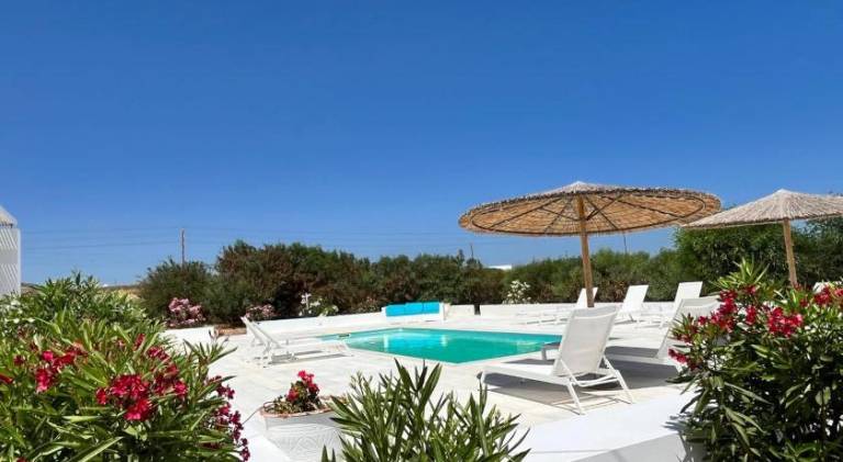 Fully equipped lovely villa with private pool, patio & garden | Dogs allowed in Paro