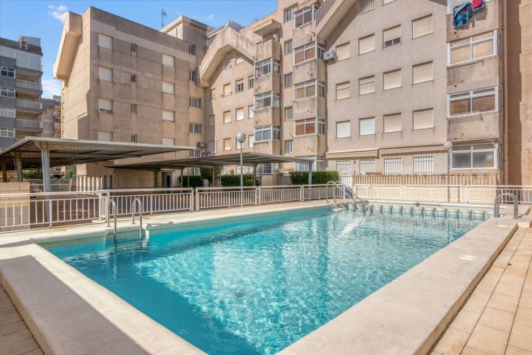 Apartment 'On Daimús Beach' with Shared Pool, Wi-Fi and Air Conditioning in València
