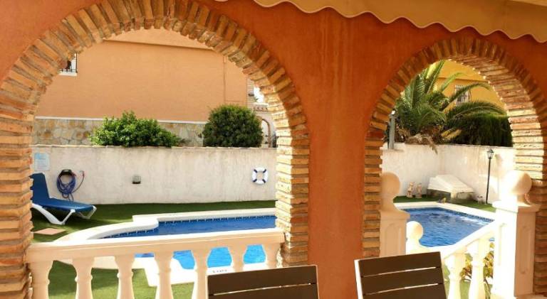 Villa with pool & jacuzzi — photo 5