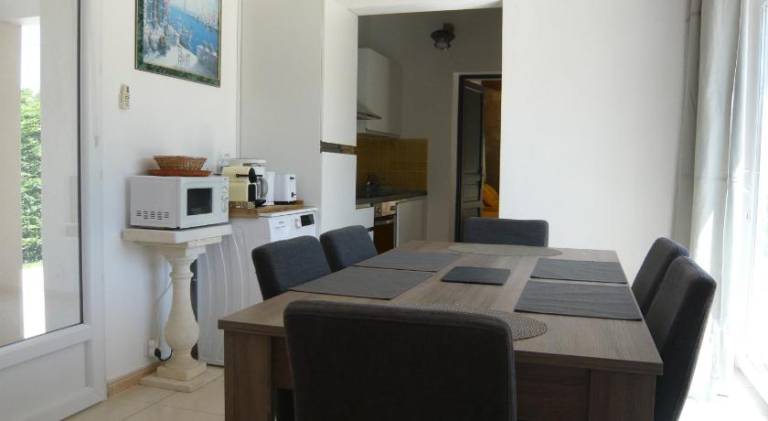 Rental apartment with barbecue, terrace & pool — photo 4