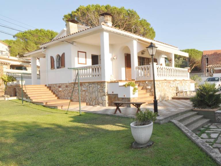 Villa with private pool, garden & BBQ — photo 2
