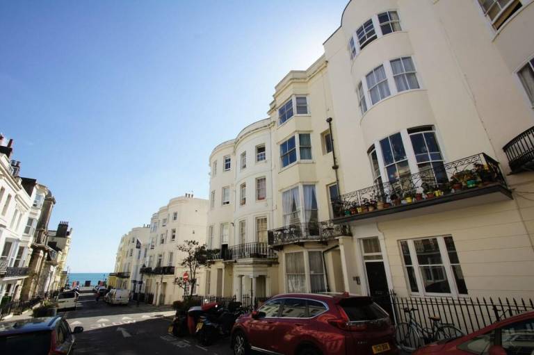 Rental apartment | Close to British Airways i360 | Beach nearby | Good for workation | Pets are welcome — photo 3