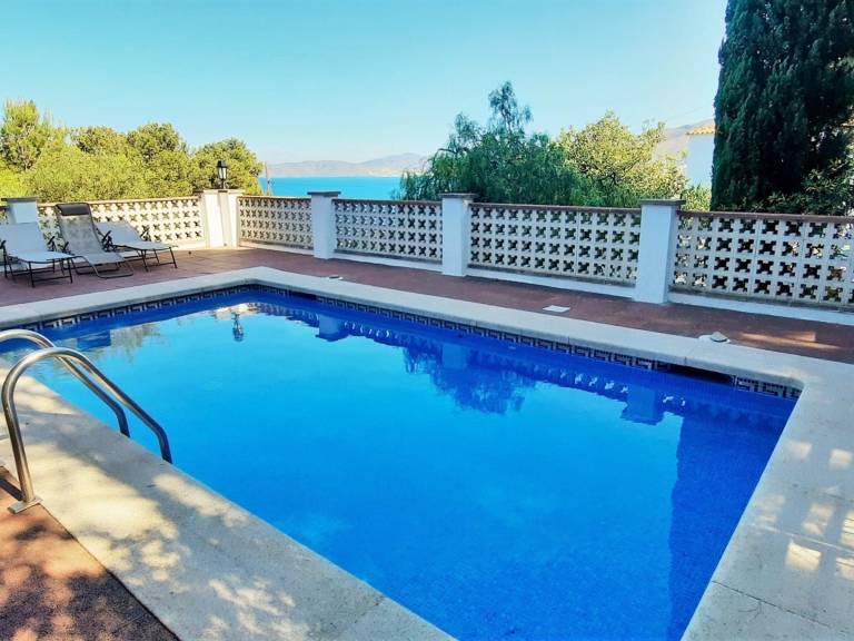 Fully equipped rental apartment with pool | Next to the beach | Pet-friendly — photo 2