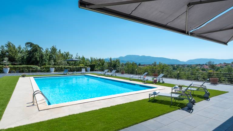 Villa with garden, private pool & barbecue | Pool view | Good for workation — photo 5